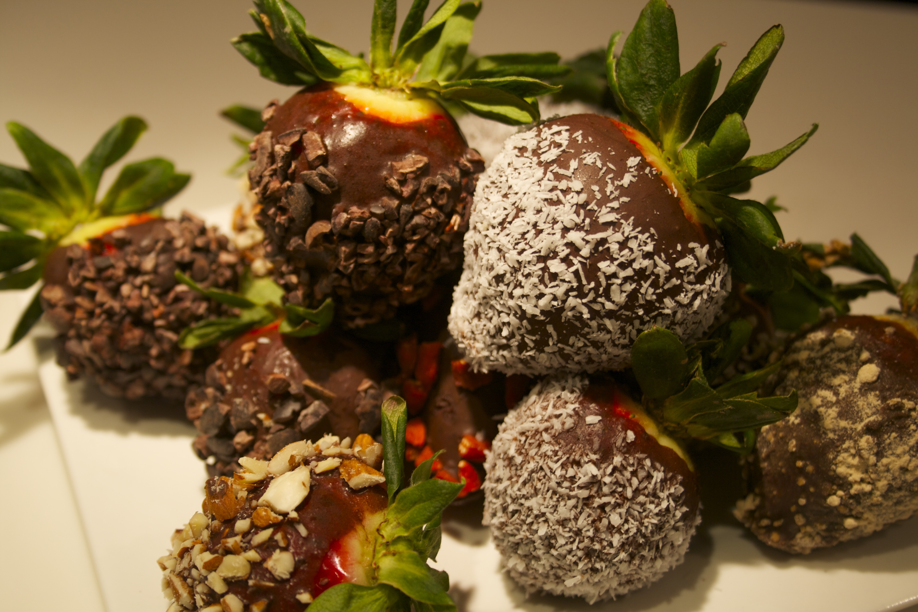 Raw Superfood Chocolate Strawberries